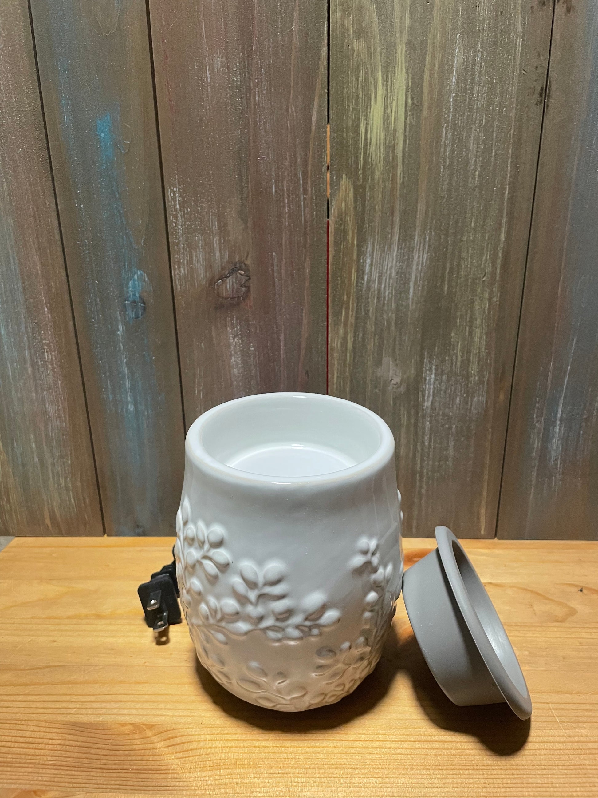Yankee Candle Electric Wax Cup Warmer Gray and Brown With Wax Melt